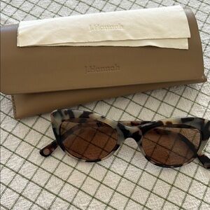 Brown Tortoiseshell Sunglasses Classic Wayfarer Style